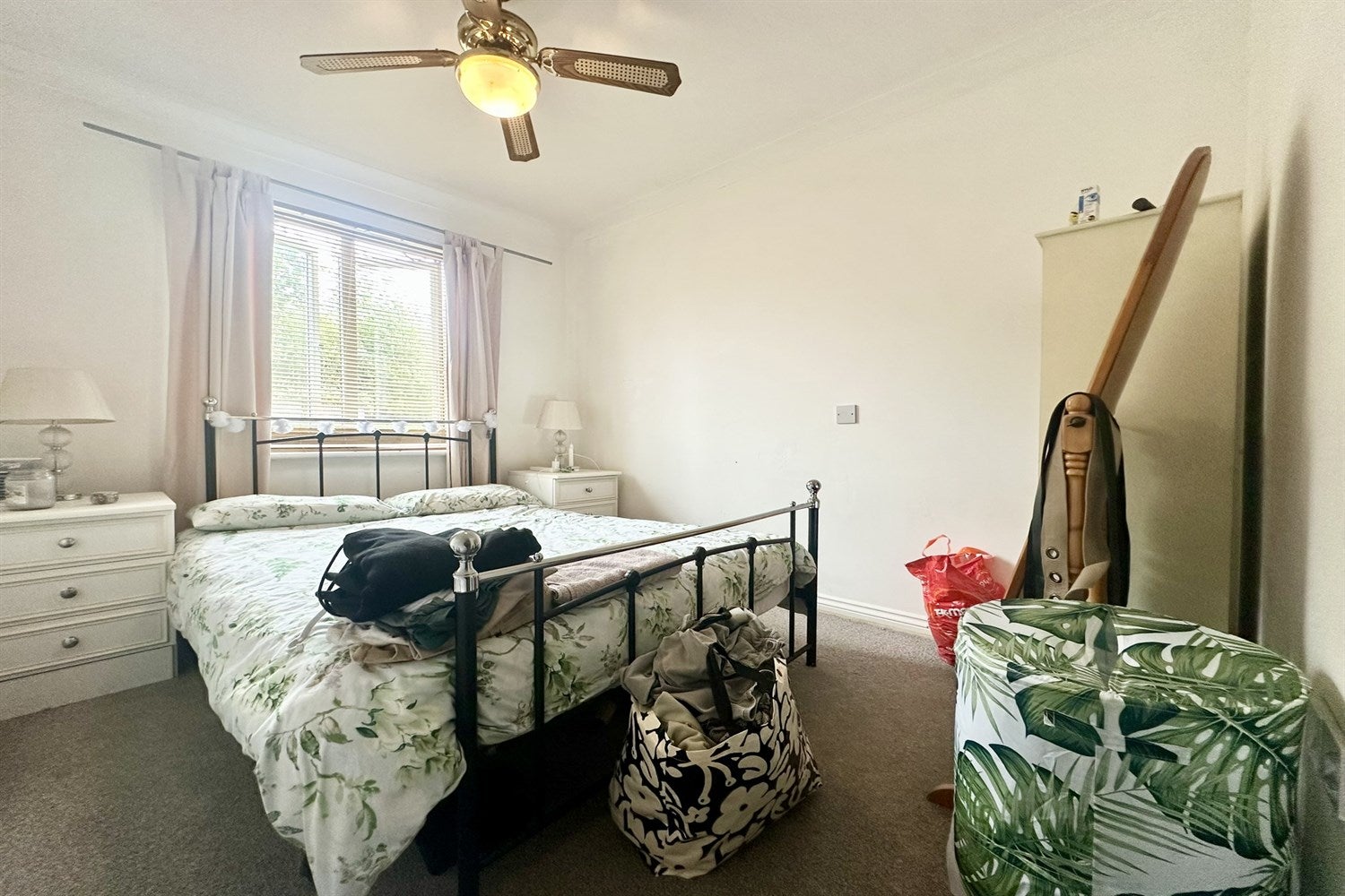 Flat Daux Road in Billingshurst