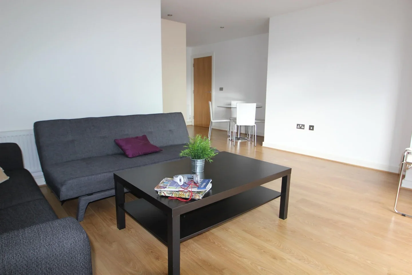 Flat Aqua Vista Square in Greater London