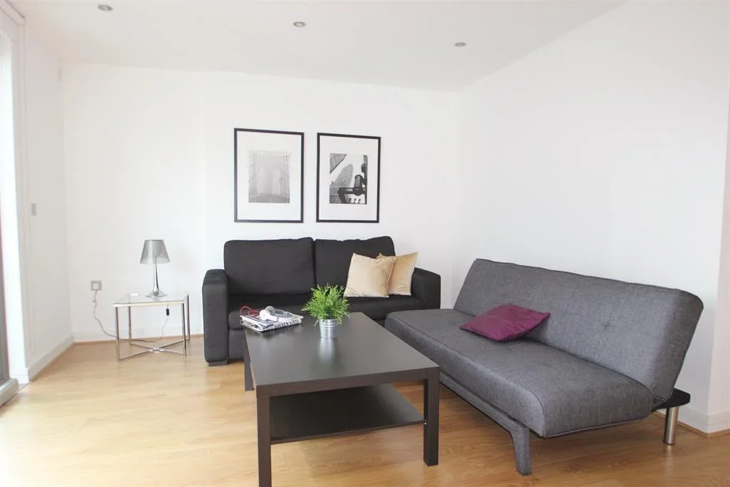 Flat Aqua Vista Square in Greater London