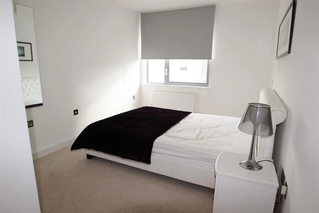 Flat Aqua Vista Square in Greater London