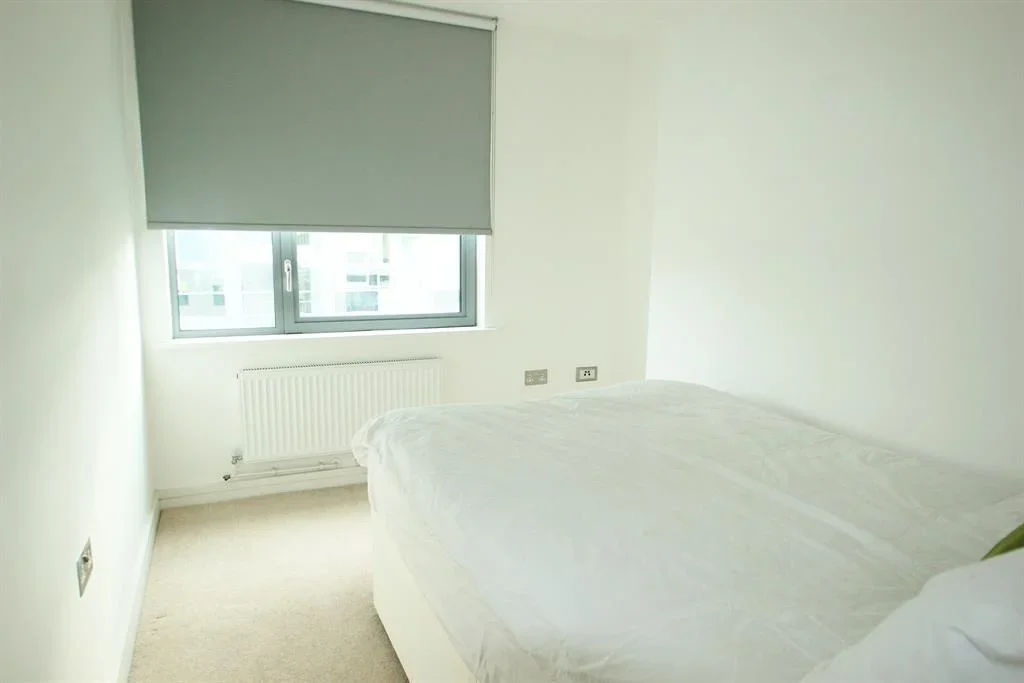 Flat Aqua Vista Square in Greater London