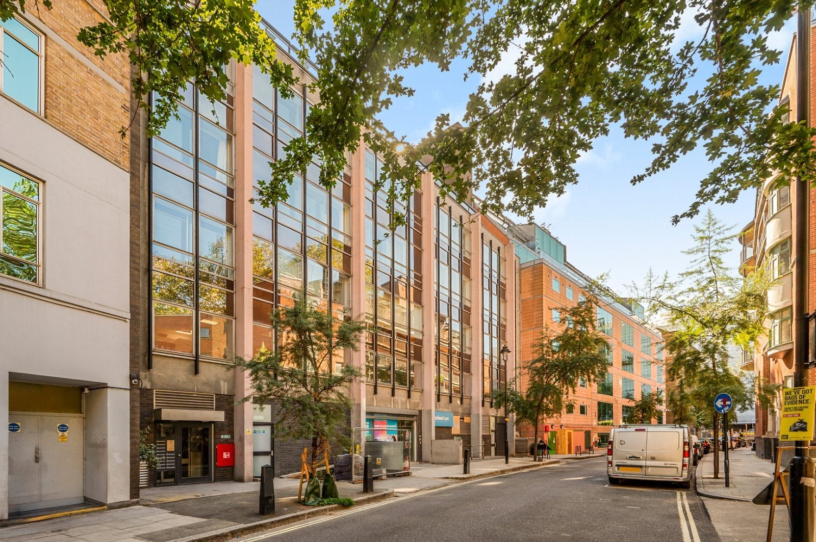 Flat Shaftesbury Avenue in Greater London
