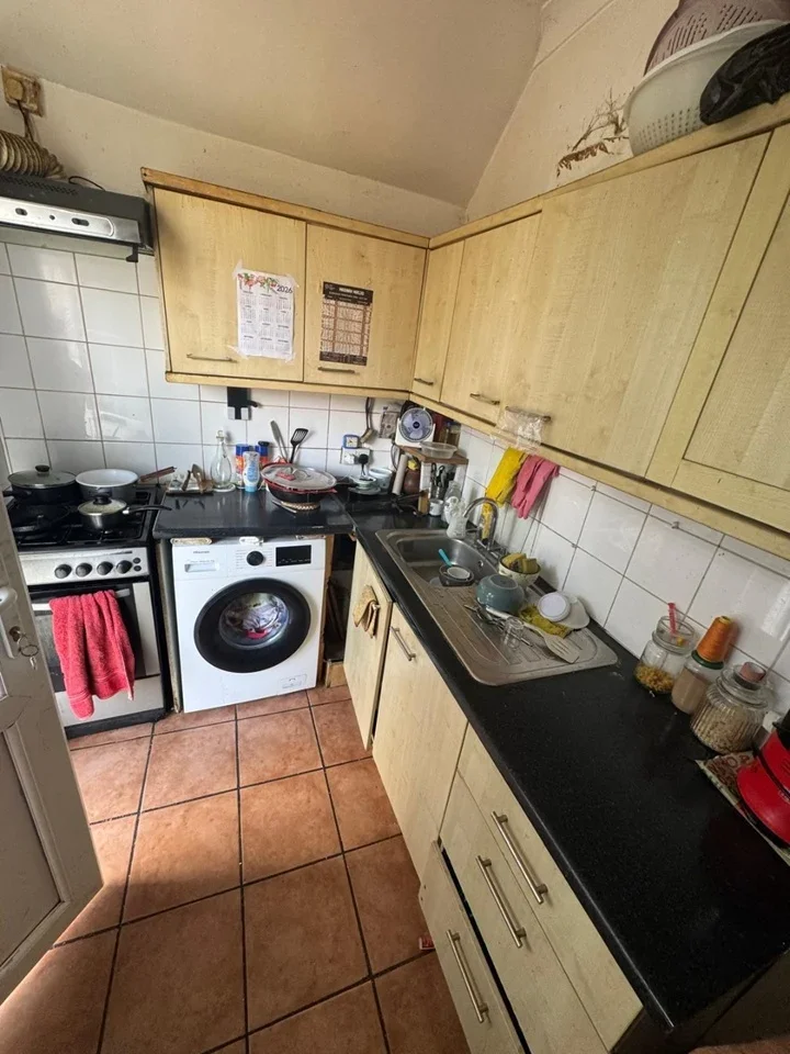 Flat Peacock Close in Greater London