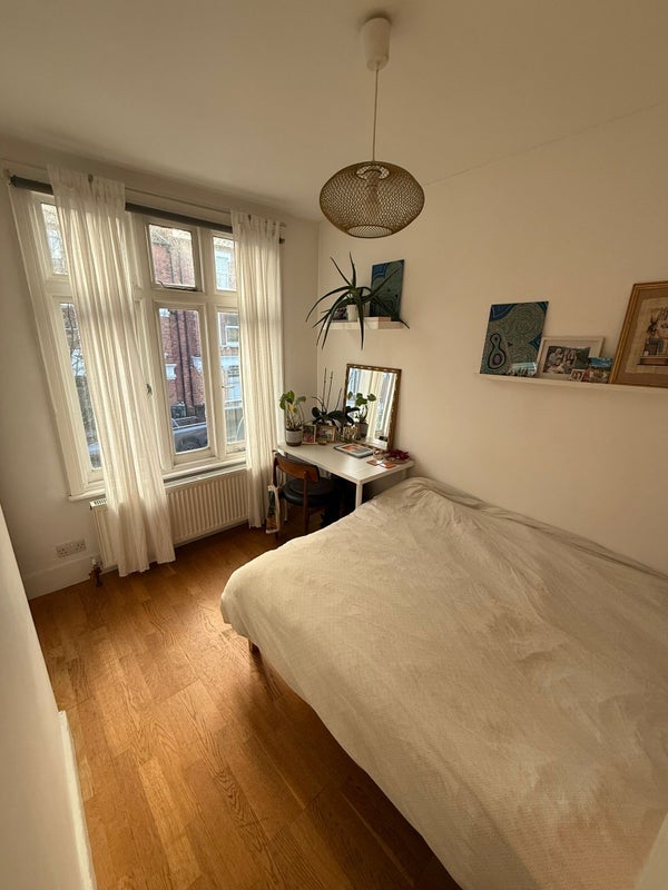 Room Agincourt Road in Greater London