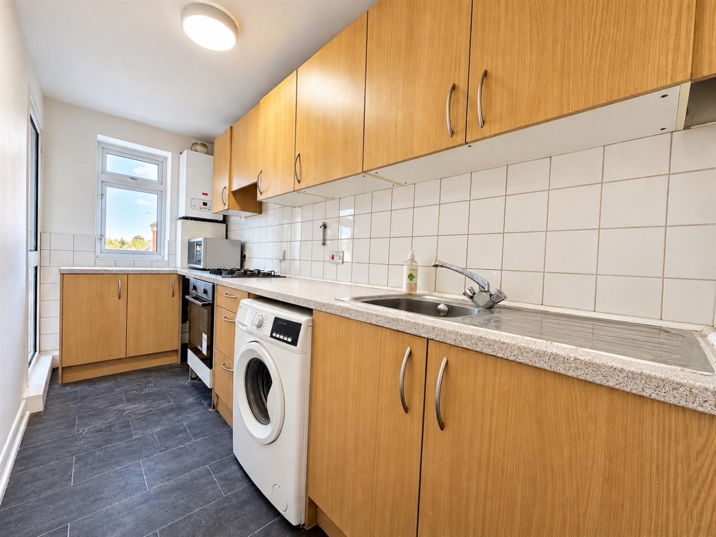 Flat Winchester Avenue in Greater London