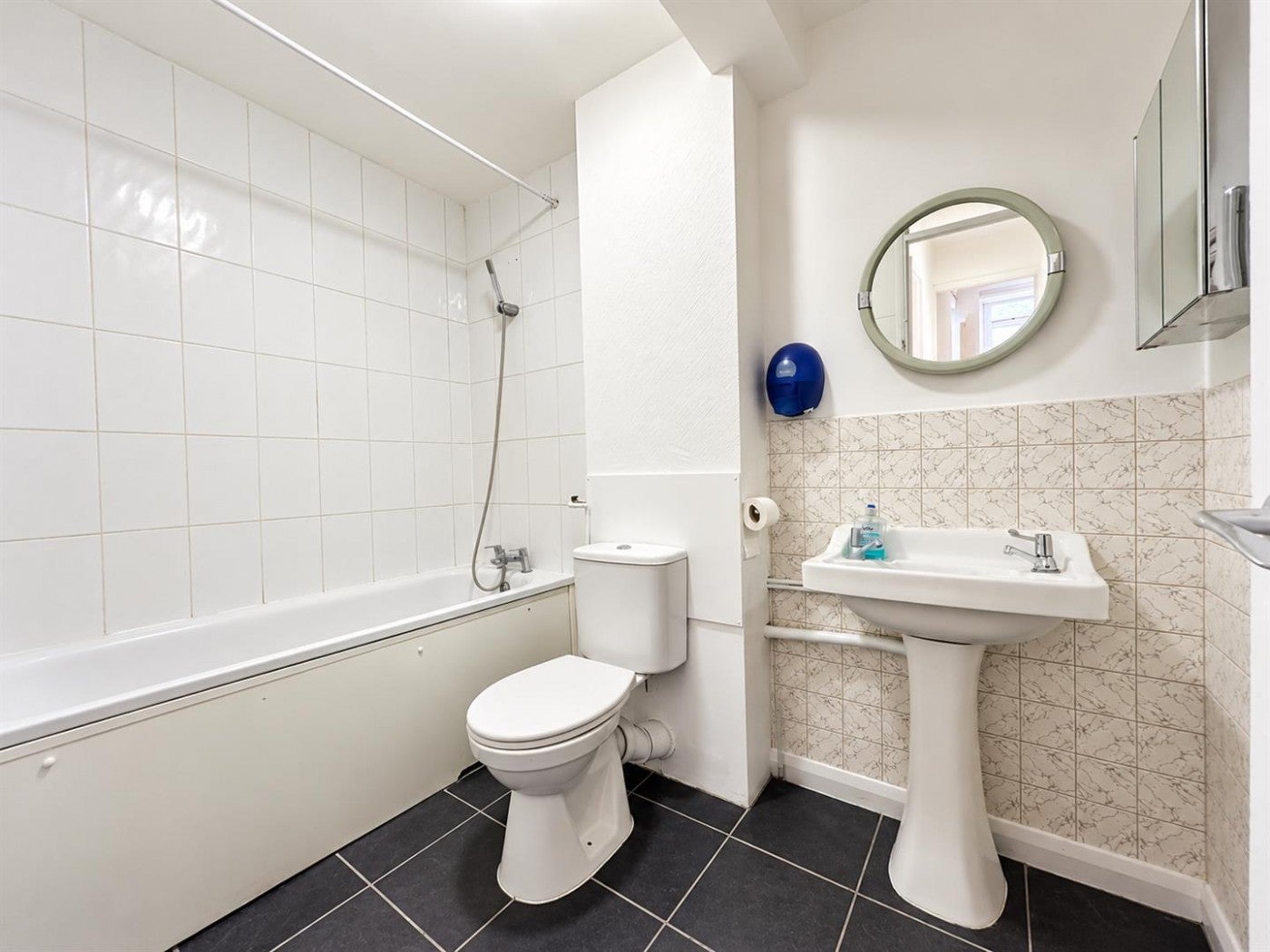 Flat Winchester Avenue in Greater London