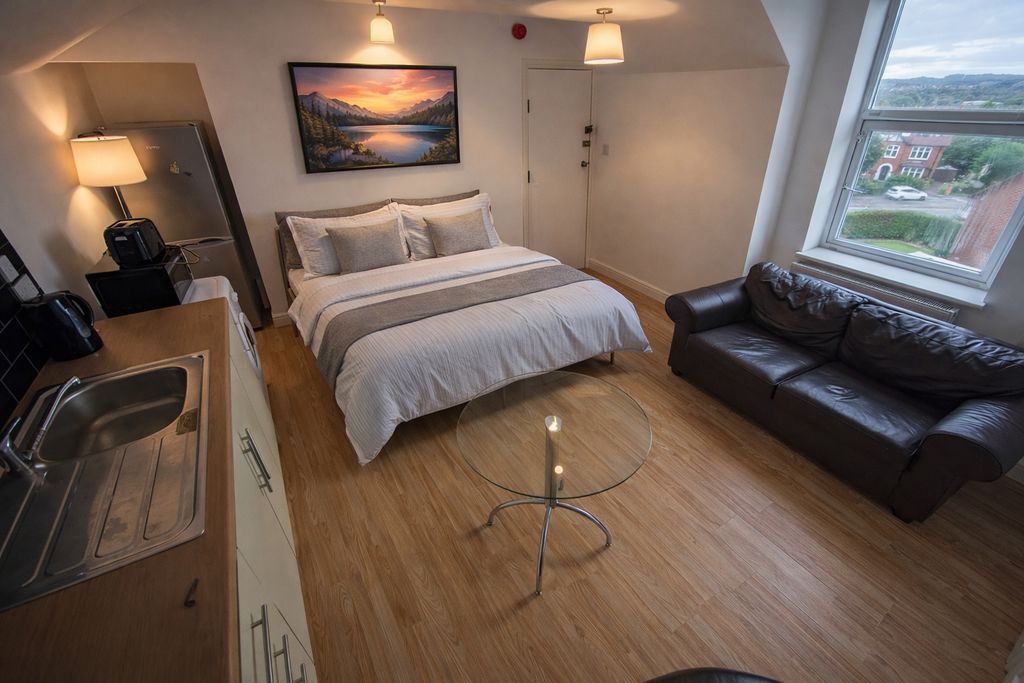 Room Broomhill Road in Ashfield