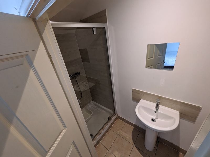 Room Broomhill Road in Ashfield