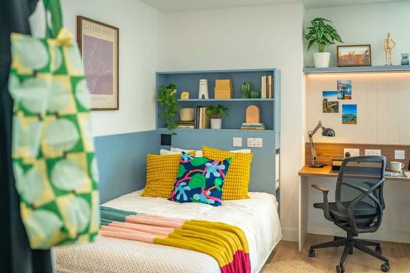 Room Grove Park Avenue in Bristol