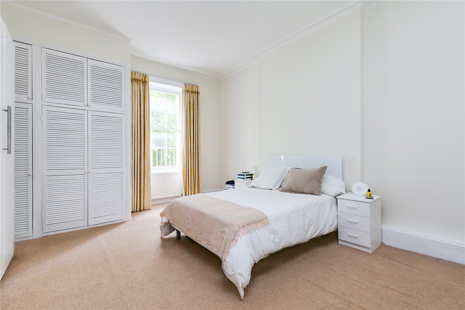 Flat Eccleston Square Mews in City of Westminster