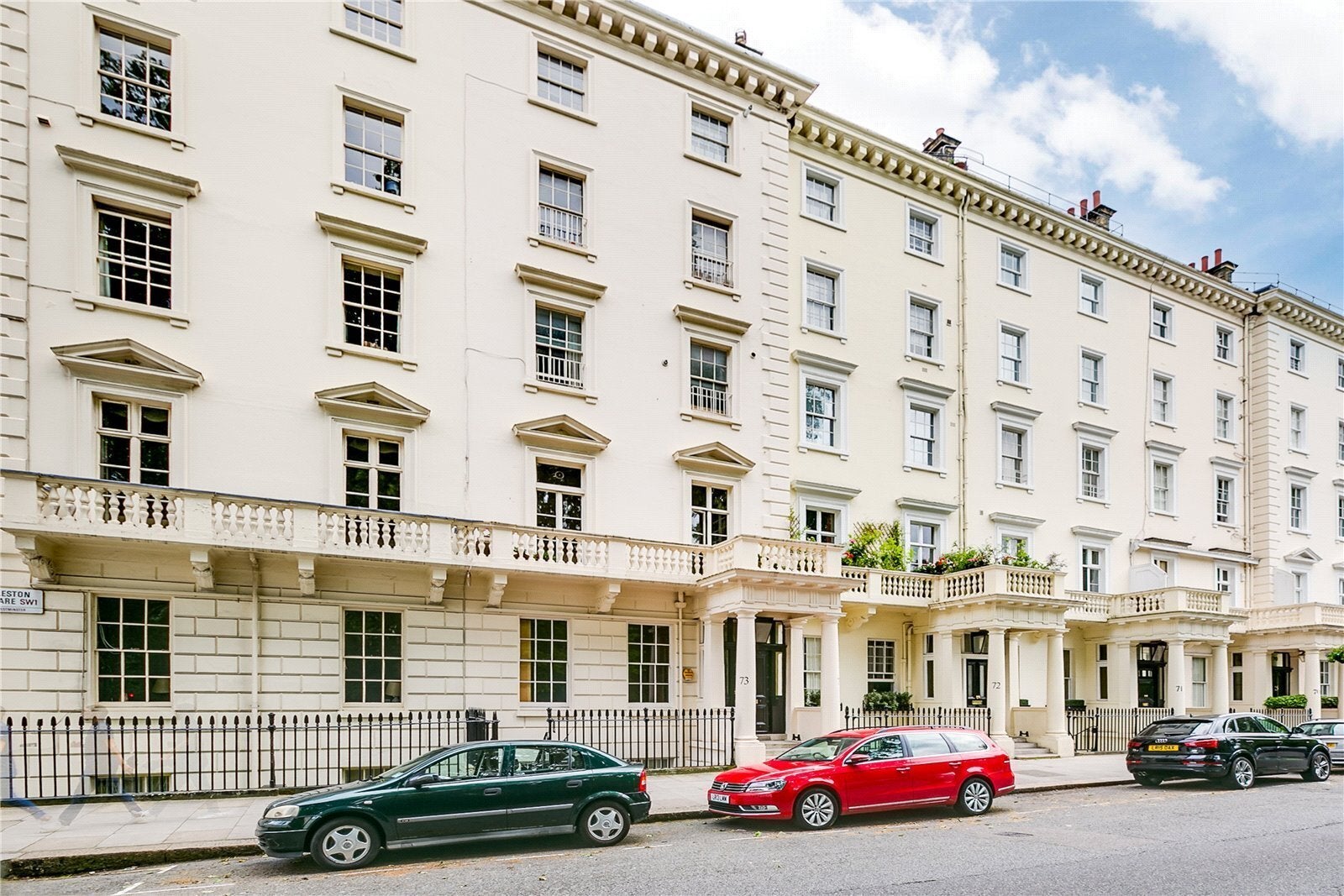 Flat Eccleston Square Mews in City of Westminster