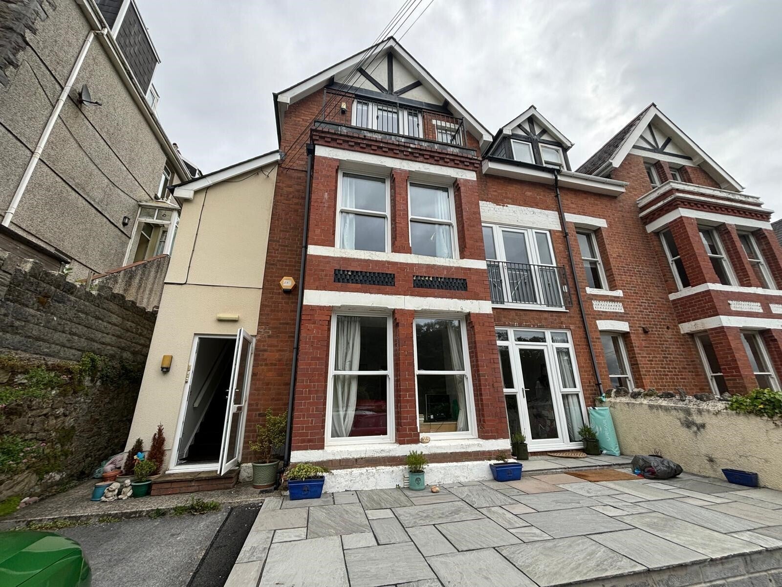 Flat Rotherslade Road in Newton