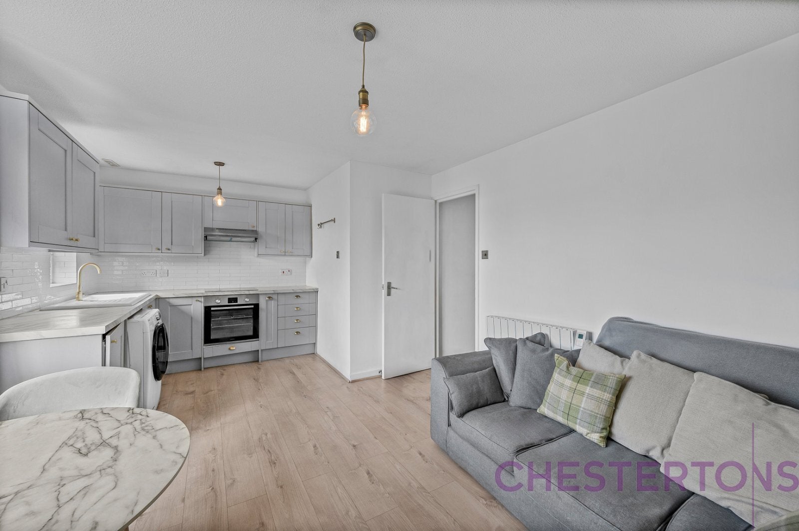 Flat Albion Street in Greater London