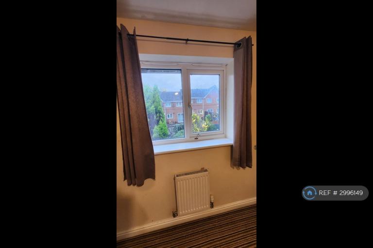 Room Attock Close in Chadderton