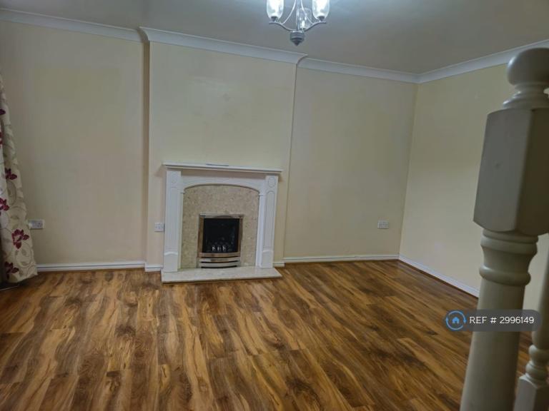 Room Attock Close in Chadderton
