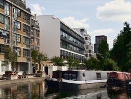 Flat Wenlock Road in Greater London