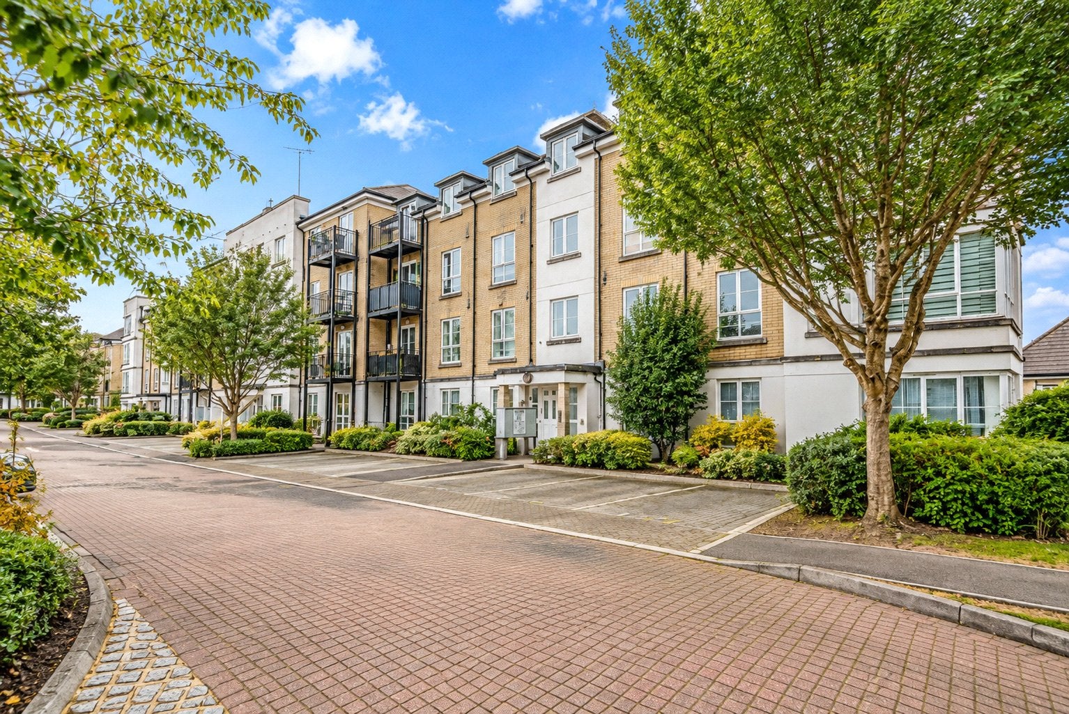 Flat Tudor Way in Woking