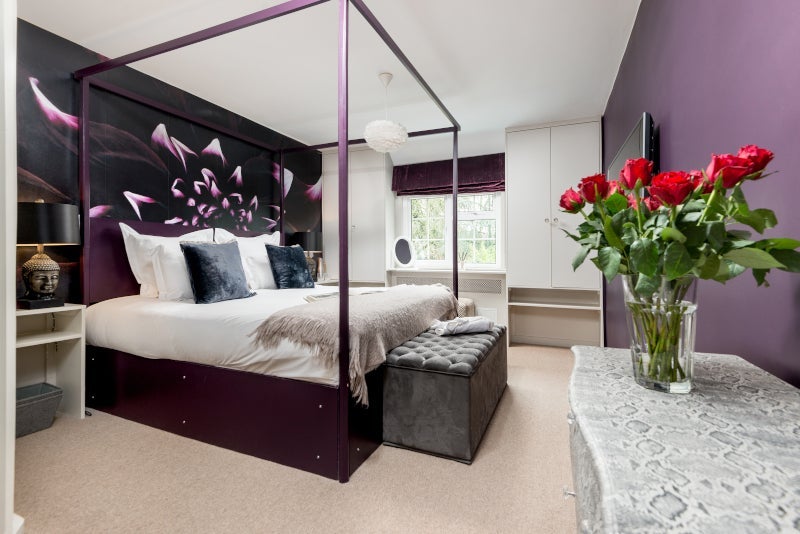 Room High Street in Hurley