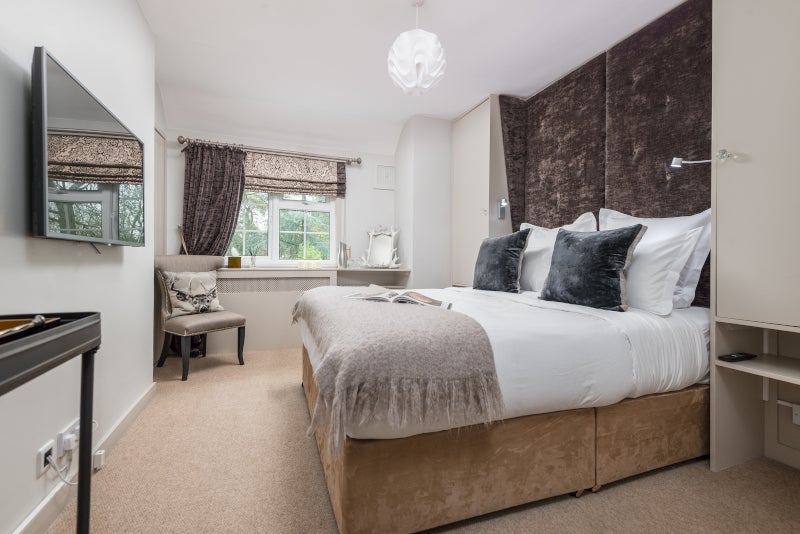 Room High Street in Hurley