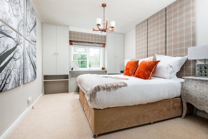 Room High Street in Hurley
