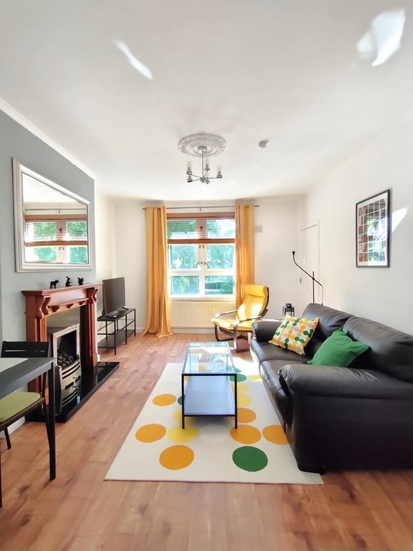 Room Greengairs Avenue in Glasgow