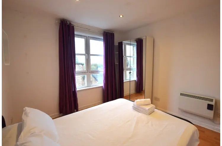 Flat Broughton Road in City of Edinburgh