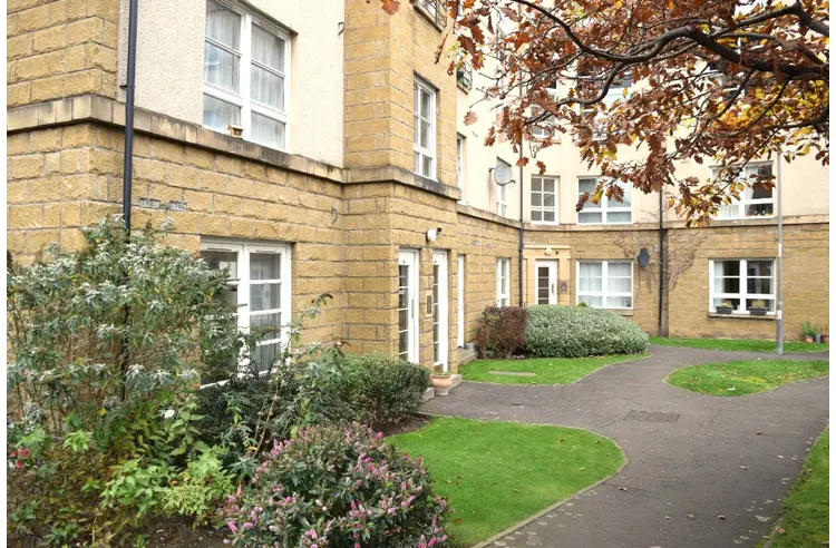 Flat Broughton Road in City of Edinburgh