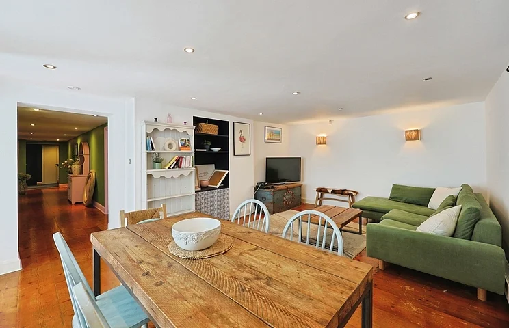 Flat Palace Gardens Terrace in Greater London