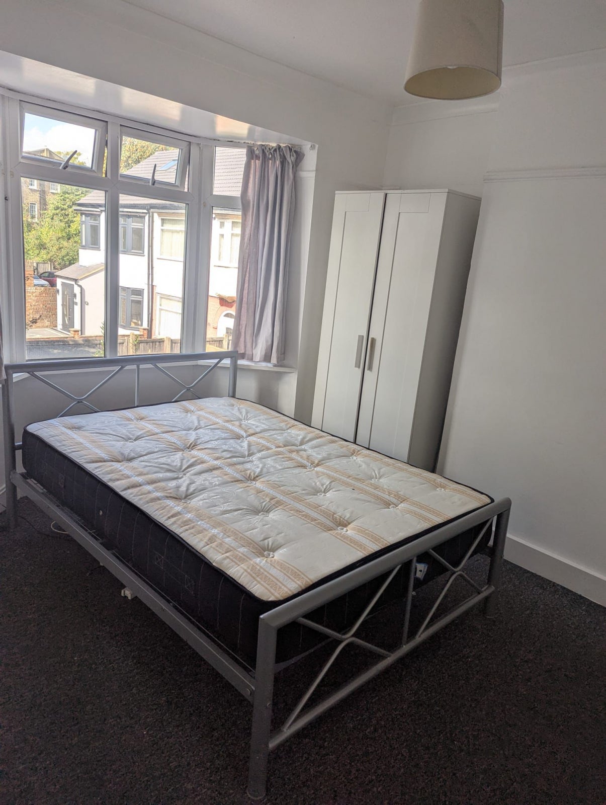 Room Oxford Close in Greater London