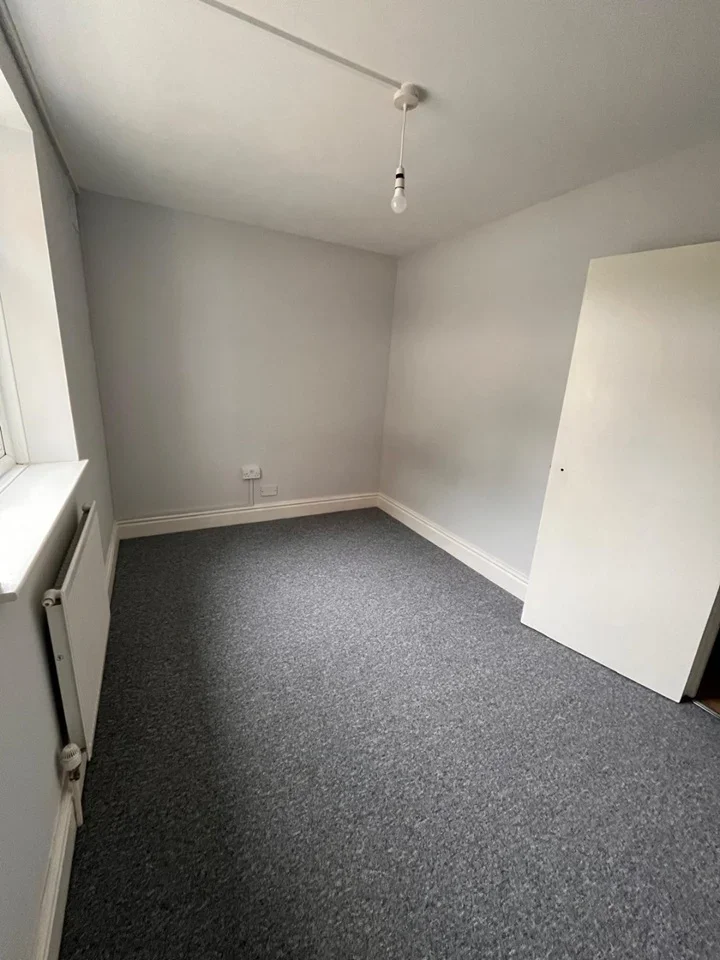 Flat Bath Road in Greater London