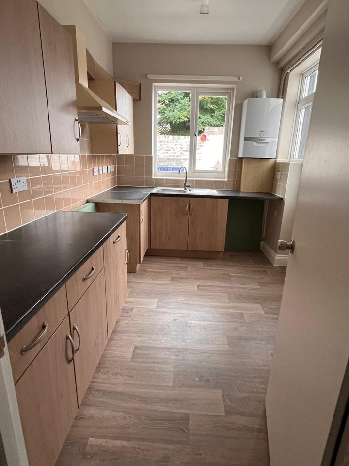 Flat Bath Road in Greater London