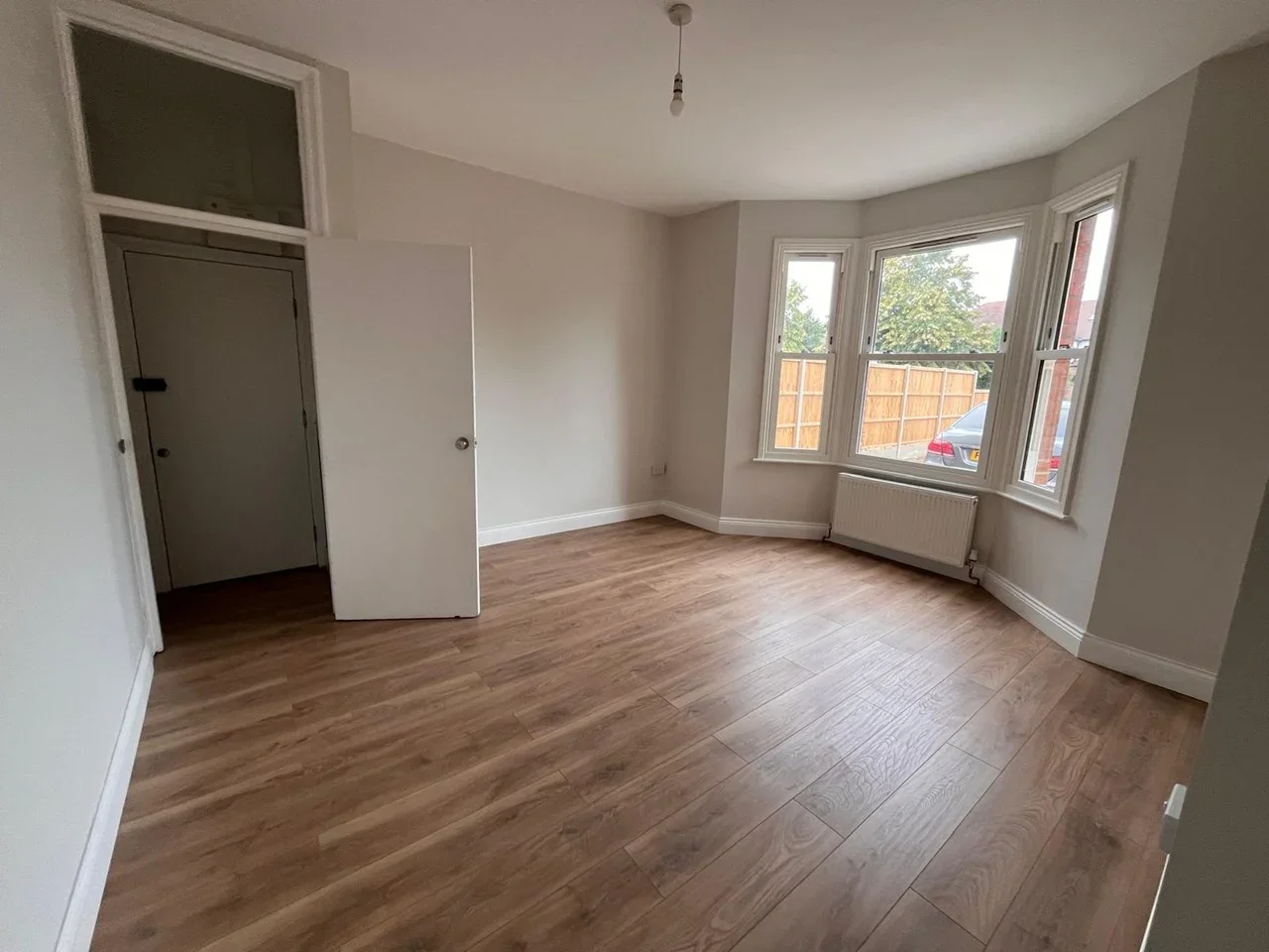 Flat Bath Road in Greater London