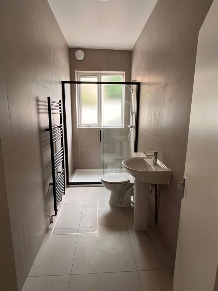 Flat Bath Road in Greater London
