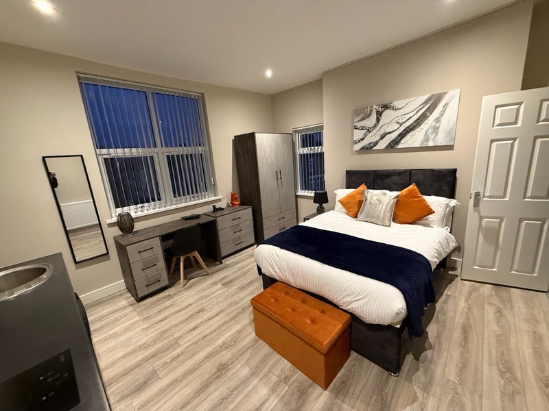 Room Neville Street in Stoke-on-Trent