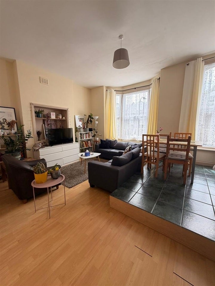 Flat Maygrove Road in Greater London