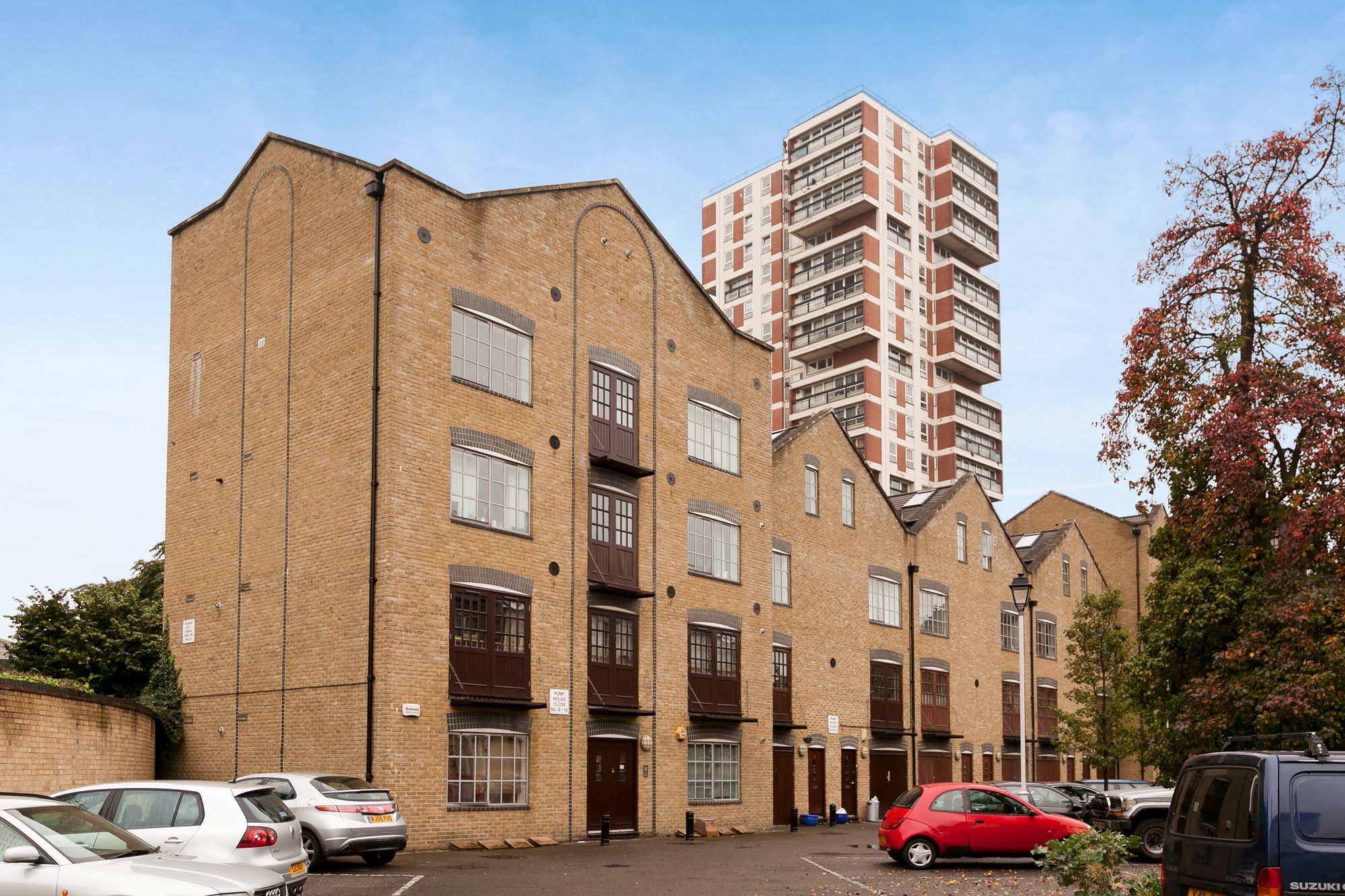 Flat Albatross Way in Greater London