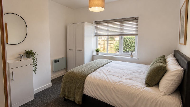 Room Ambleside Avenue in Bristol
