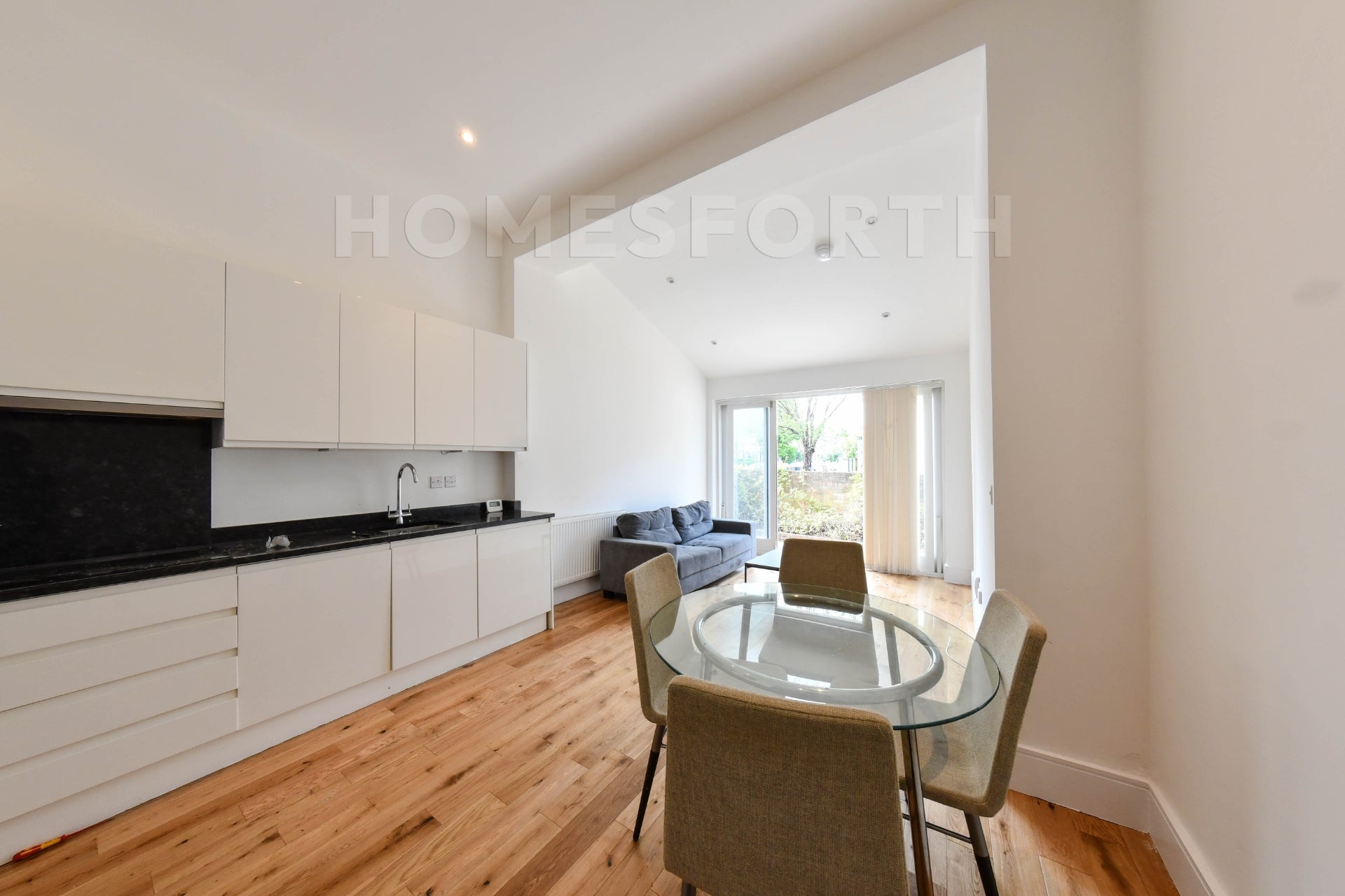 Flat Brondesbury Road in Greater London