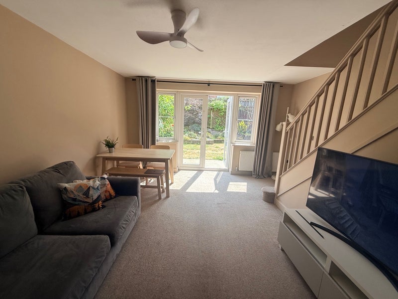 Room Bassledene Court in Sheffield
