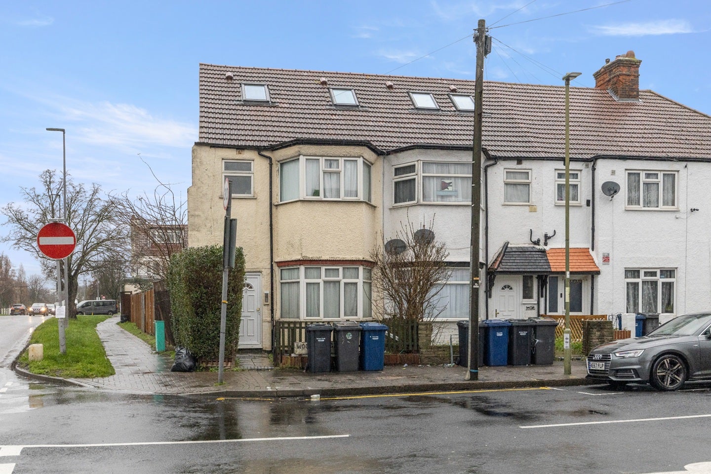 Flat Woodville Gardens in Greater London