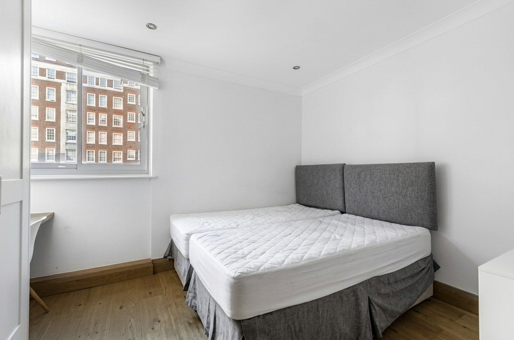 Flat Portman Square in City of Westminster