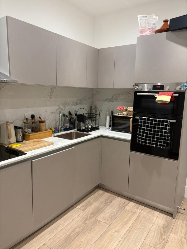 Room High Street in Greater London
