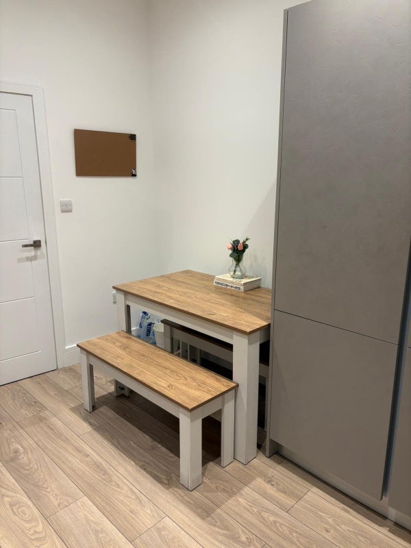 Room High Street in Greater London