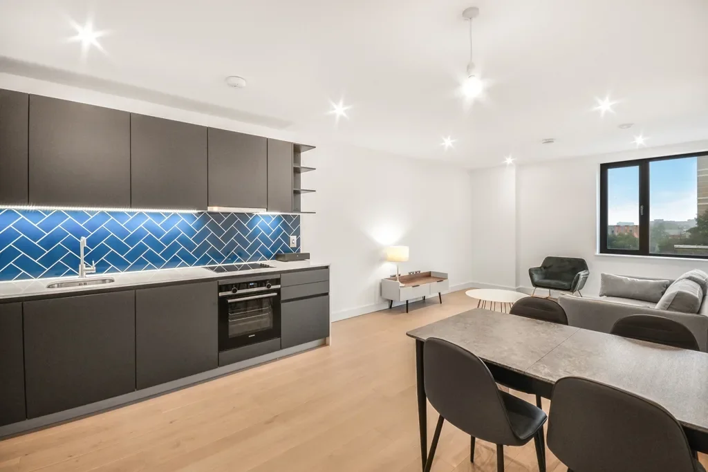 Flat Cremer Street in Greater London