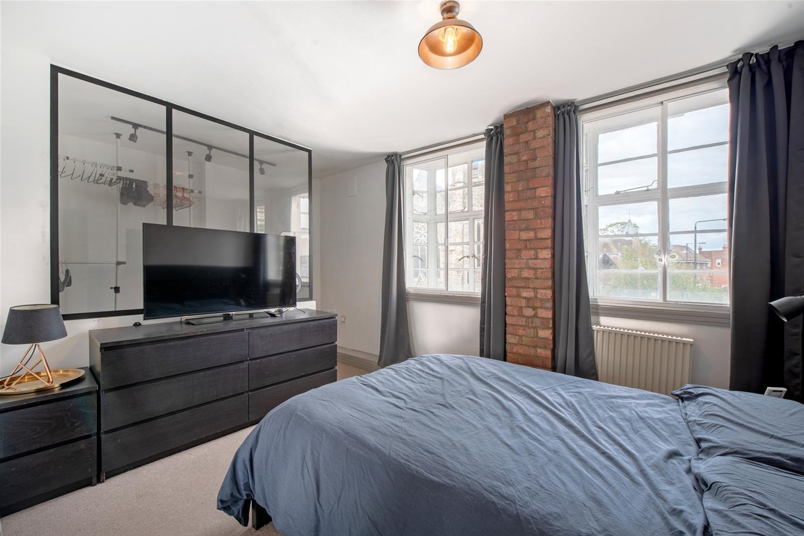 Flat Mitcham Lane in Greater London