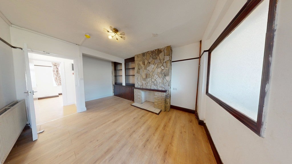 Room Manor Way in Greater London
