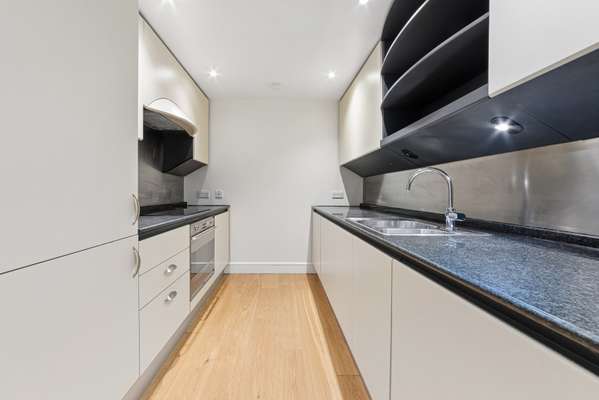 Flat Westferry Circus in Greater London