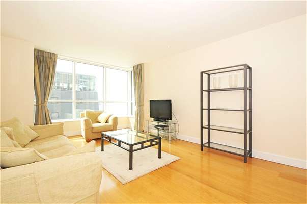 Flat Westferry Circus in Greater London
