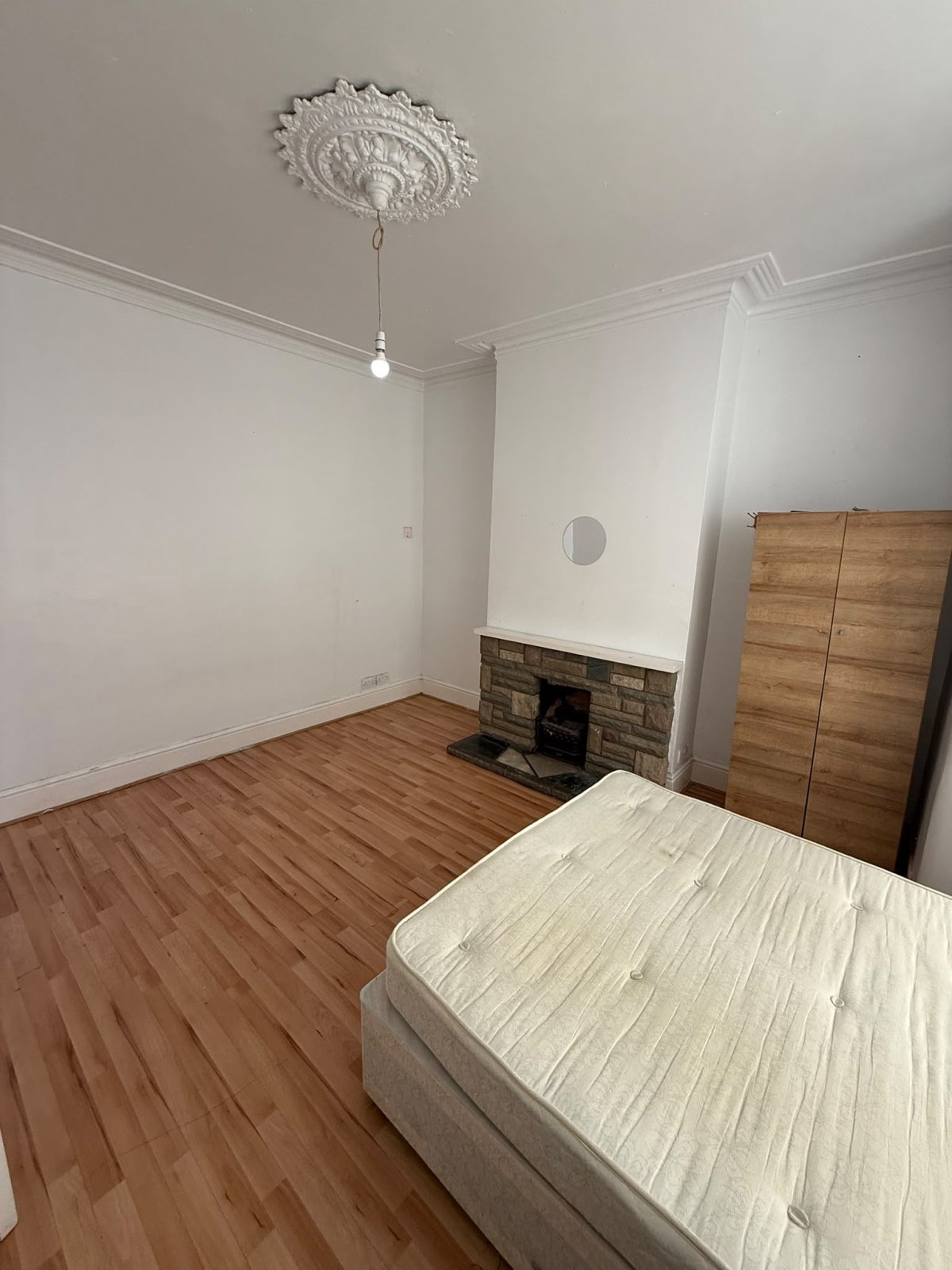 Room Perth Road in London