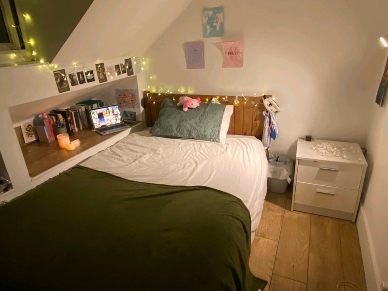Room Whatley Avenue in Greater London